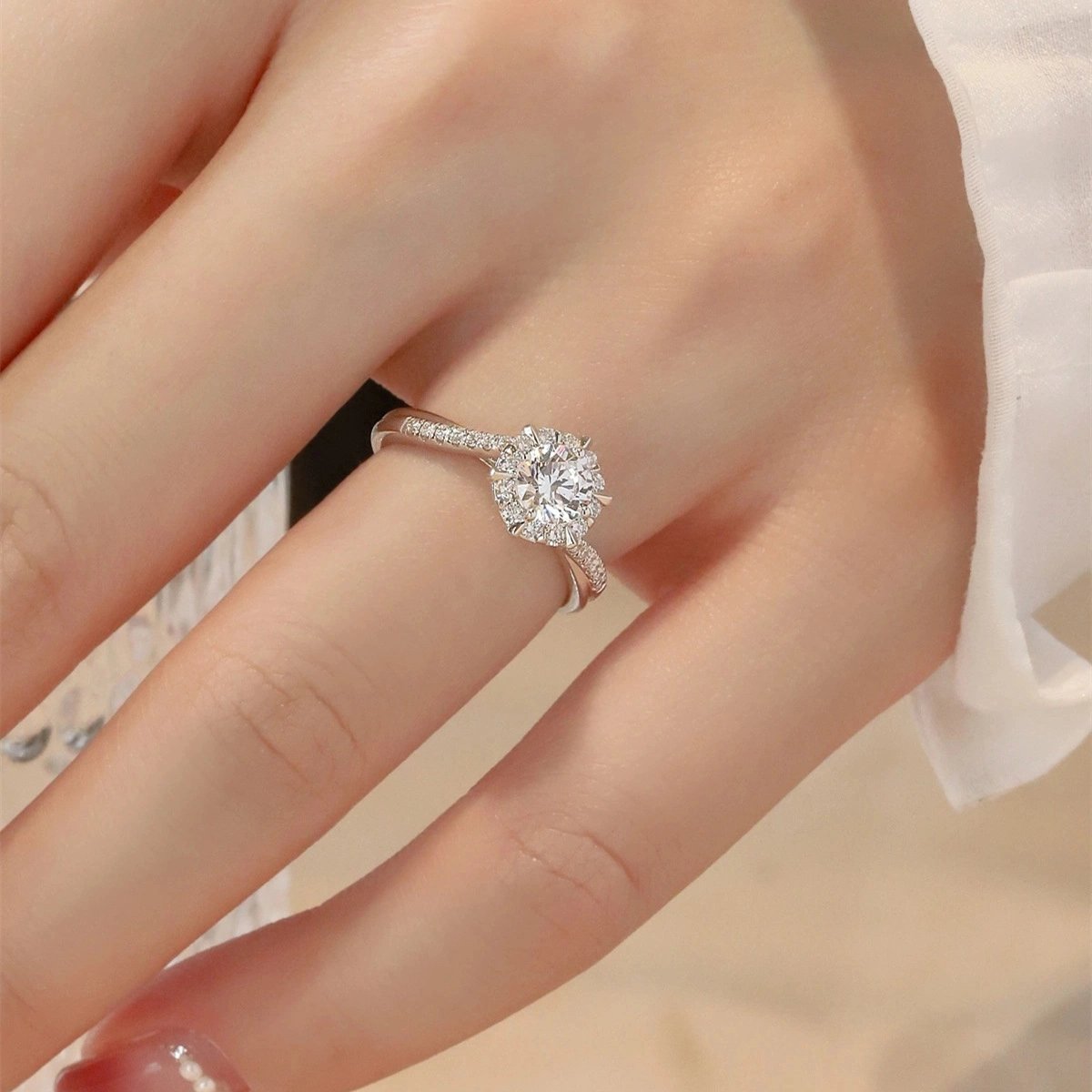 🎁Cel mai bun cadou pentru iubitori💍Inel cu diamant clasic cu zirconiu